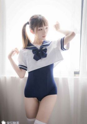 浴缸里的女人